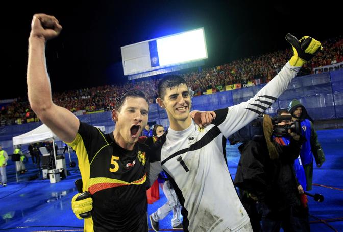 Vertonghen (Tottenham) e Courtois (Atletico Madrid) festeggiano a fine gara. Reuters
